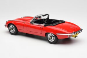 Jaguar E-Type Roadster Series III V12 Red AUTOart 1:18 73523 Diecast — photo 7 of 8