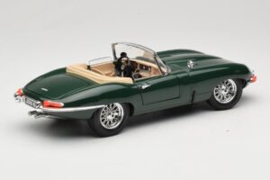 Jaguar E-Type Series 1 Roadster Green Bburago 1:18 3016-M1 Diecast — photo 3 of 8