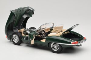 Jaguar E-Type Series 1 Roadster Green Bburago 1:18 3016-M1 Diecast — photo 5 of 8