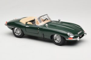 Jaguar E-Type Series 1 Roadster Green Bburago 1:18 3016-M1 Diecast — photo 6 of 8