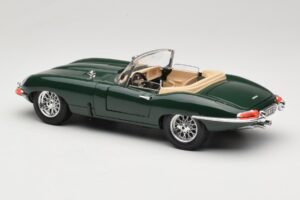 Jaguar E-Type Series 1 Roadster Green Bburago 1:18 3016-M1 Diecast — photo 7 of 8