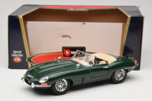 Jaguar E-Type Series 1 Roadster Green Bburago 1:18 3016-M1 Diecast — photo 8 of 8