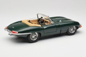 Jaguar E-Type Series 1 Roadster Green Bburago 1:18 3018-M5 Diecast — photo 3 of 8