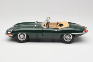 Jaguar E-Type Series 1 Roadster Green Bburago 1:18 3018-M5 Diecast — photo 4 of 8