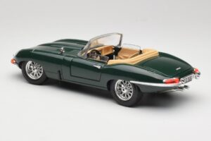 Jaguar E-Type Series 1 Roadster Green Bburago 1:18 3018-M5 Diecast — photo 7 of 8