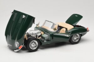 Jaguar E-Type Series 1 Roadster Green Bburago 1:18 3016-M1 Diecast — photo 2 of 8