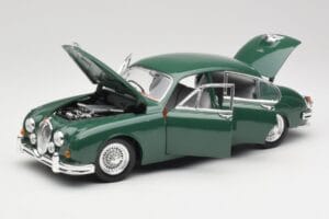 Jaguar Mark II British Racing Green & Blue Interior Maisto 1:18 59001 Diecast — photo 2 of 8