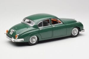Jaguar Mark II British Racing Green & Blue Interior Maisto 1:18 59001 Diecast — photo 3 of 8