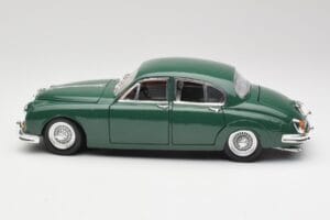 Jaguar Mark II British Racing Green & Blue Interior Maisto 1:18 59001 Diecast — photo 4 of 8