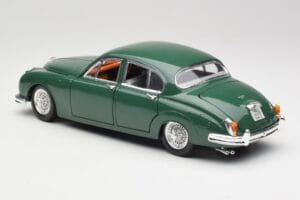 Jaguar Mark II British Racing Green & Blue Interior Maisto 1:18 59001 Diecast — photo 7 of 8