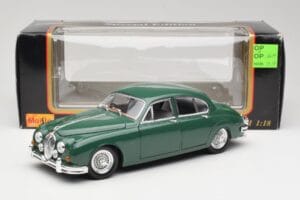 Jaguar Mark II British Racing Green & Blue Interior Maisto 1:18 59001 Diecast — photo 8 of 8