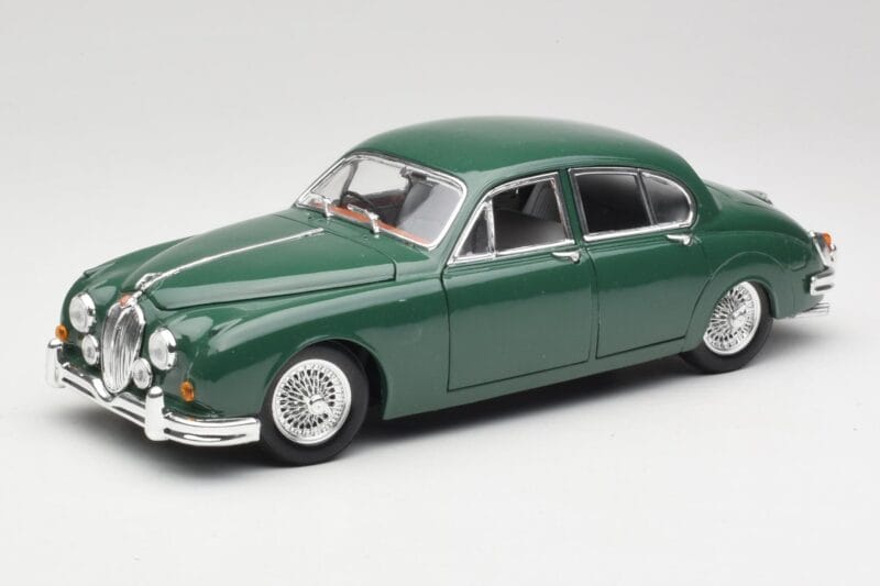 Jaguar Mark II British Racing Green & Blue Interior Maisto 1:18 59001 Diecast