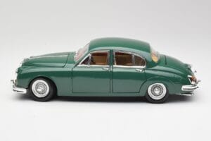 Jaguar Mk II British Racing Green Maisto 1:18 50287 Diecast — photo 4 of 8