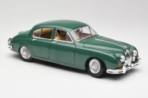 Jaguar Mk II British Racing Green Maisto 1:18 50287 Diecast — photo 6 of 8