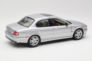 Jaguar X-Type Silver Maisto 1:18 7271328 Diecast — photo 3 of 8