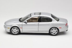 Jaguar X-Type Silver Maisto 1:18 7271328 Diecast — photo 4 of 8