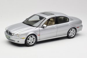 Jaguar X-Type Silver Maisto 1:18 7271328 Diecast
