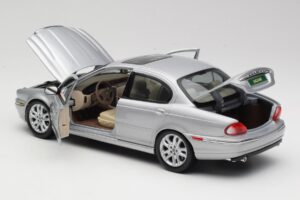 Jaguar X-Type Silver Maisto 1:18 7271328 Diecast — photo 5 of 8