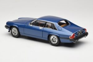 Jaguar XJ-S Blue Road Signature 1:18 92658 Diecast — photo 7 of 8