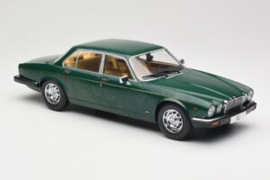 Jaguar XJ Series III Dark Green MCG 1:18 MCG18175 Diecast — photo 4 of 6