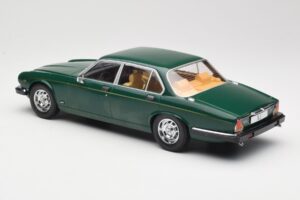 Jaguar XJ Series III Dark Green MCG 1:18 MCG18175 Diecast — photo 5 of 6