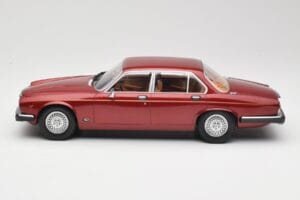 Jaguar XJ Series III Metallic Dark Red MCG 1:18 MCG18176 Diecast — photo 3 of 6