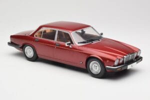 Jaguar XJ Series III Metallic Dark Red MCG 1:18 MCG18176 Diecast — photo 4 of 6