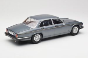 Jaguar XJ Series III Metallic Grey MCG 1:18 MCG18177 Diecast — photo 2 of 6