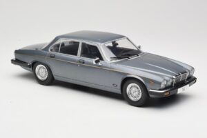 Jaguar XJ Series III Metallic Grey MCG 1:18 MCG18177 Diecast — photo 4 of 6