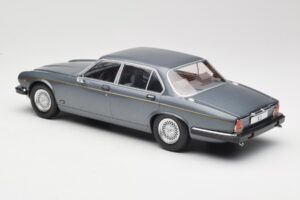 Jaguar XJ Series III Metallic Grey MCG 1:18 MCG18177 Diecast — photo 5 of 6