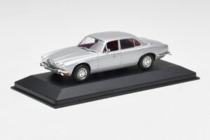 Jaguar XJ12 Series II Silver Minichamps 1:43 400130401 Diecast — photo 2 of 4
