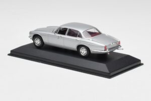 Jaguar XJ12 Series II Silver Minichamps 1:43 400130401 Diecast — photo 3 of 4