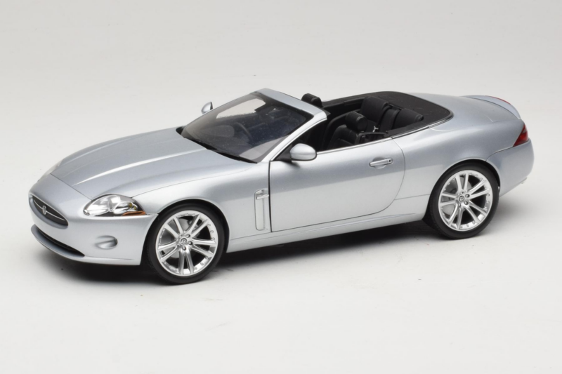Jaguar XK X150 Convertible Silver Minichamps 1:18 150130531 Diecast