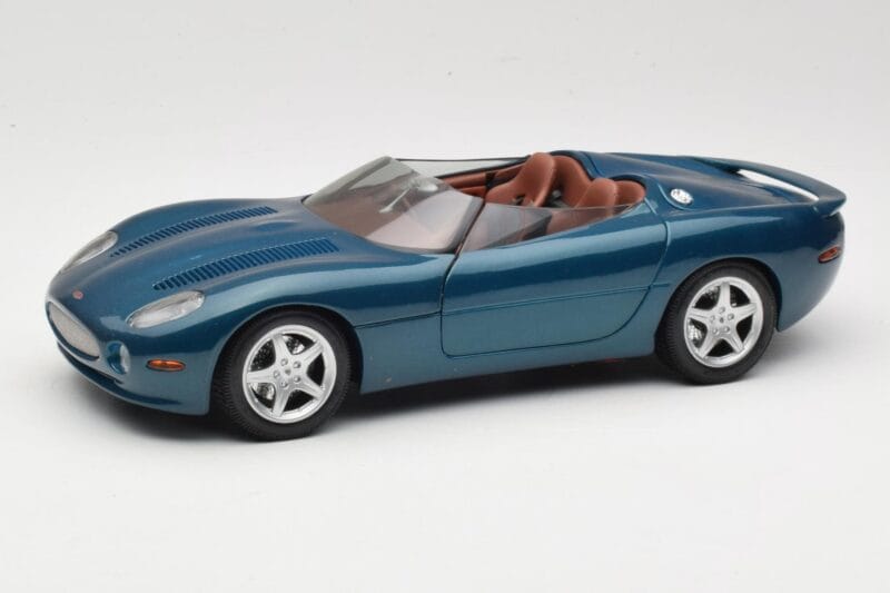 Jaguar XK180 Green Maisto 1:18 50337 Diecast