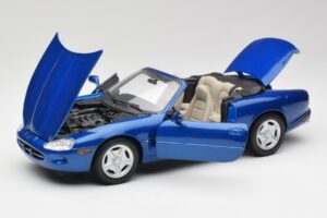 Jaguar XK8 X100 Cabriolet Azure Blue Maisto 1:18 50286 Diecast — photo 2 of 8
