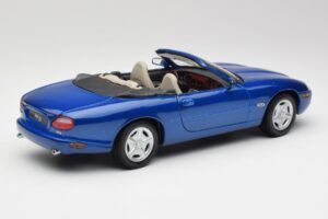 Jaguar XK8 X100 Cabriolet Azure Blue Maisto 1:18 50286 Diecast — photo 3 of 8