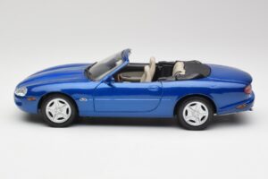 Jaguar XK8 X100 Cabriolet Azure Blue Maisto 1:18 50286 Diecast — photo 4 of 8