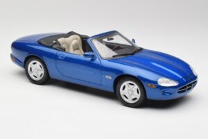 Jaguar XK8 X100 Cabriolet Azure Blue Maisto 1:18 50286 Diecast — photo 6 of 8