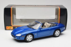 Jaguar XK8 X100 Cabriolet Azure Blue Maisto 1:18 50286 Diecast — photo 8 of 8