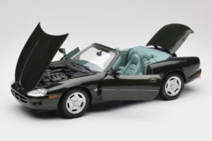 Jaguar XK8 X100 Cabriolet British Racing Green Maisto 1:18 50285 Diecast — photo 2 of 8