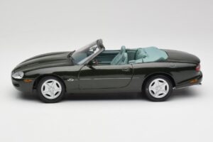 Jaguar XK8 X100 Cabriolet British Racing Green Maisto 1:18 50285 Diecast — photo 4 of 8