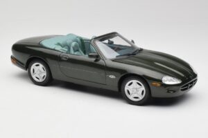 Jaguar XK8 X100 Cabriolet British Racing Green Maisto 1:18 50285 Diecast — photo 6 of 8