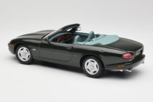 Jaguar XK8 X100 Cabriolet British Racing Green Maisto 1:18 50285 Diecast — photo 7 of 8