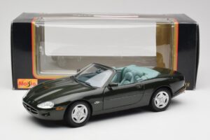 Jaguar XK8 X100 Cabriolet British Racing Green Maisto 1:18 50285 Diecast — photo 8 of 8
