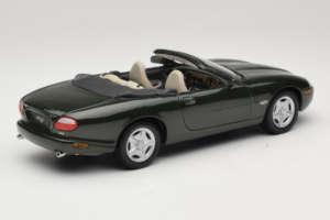 Jaguar XK8 Green Metallic Light Grey Interior Maisto 1:18 31836 Diecast — photo 3 of 8