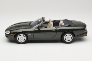 Jaguar XK8 Green Metallic Light Grey Interior Maisto 1:18 31836 Diecast — photo 4 of 8