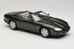 Jaguar XK8 Green Metallic Light Grey Interior Maisto 1:18 31836 Diecast — photo 6 of 8