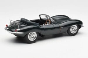 Jaguar XKSS Steve McQueen Personal Car AUTOart 1:18 73526 Diecast — photo 3 of 8