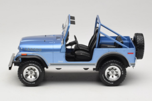 Jeep CJ-7 Laredo Blue MCG 1:18 MCG18553 Diecast — photo 3 of 6