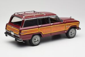 Jeep Grand Wagoneer Classic Red AUTOart 1:18 74002 Diecast — photo 3 of 8